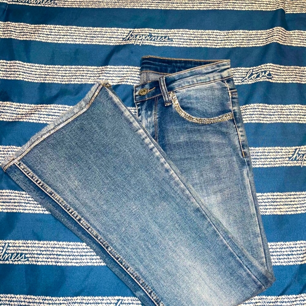 Jeans with diamonds flare NWOT - Picture 8 of 11